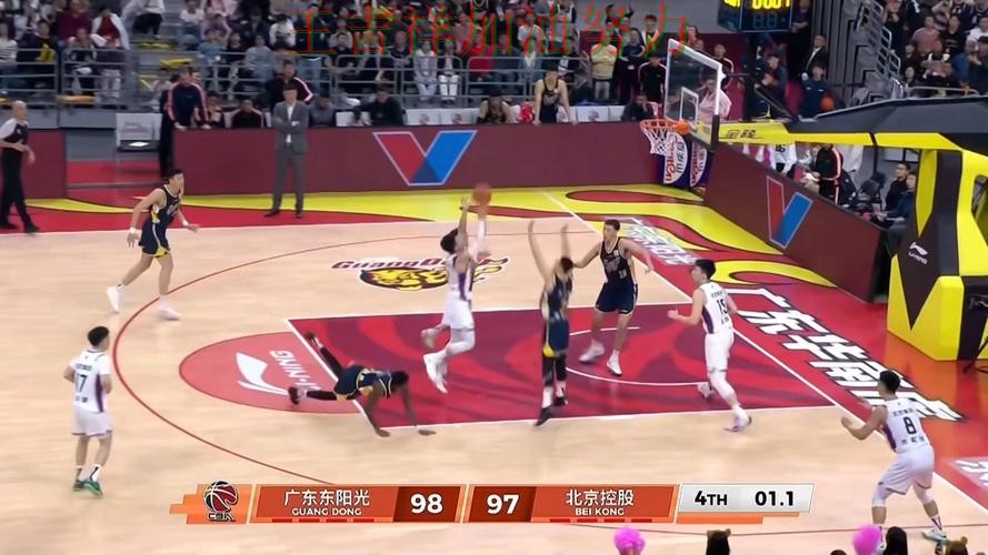 CBA焦点战回顾:76人绝杀取胜点燃全场气氛 CBA焦点战回顾:76人绝杀取胜点燃全场气氛